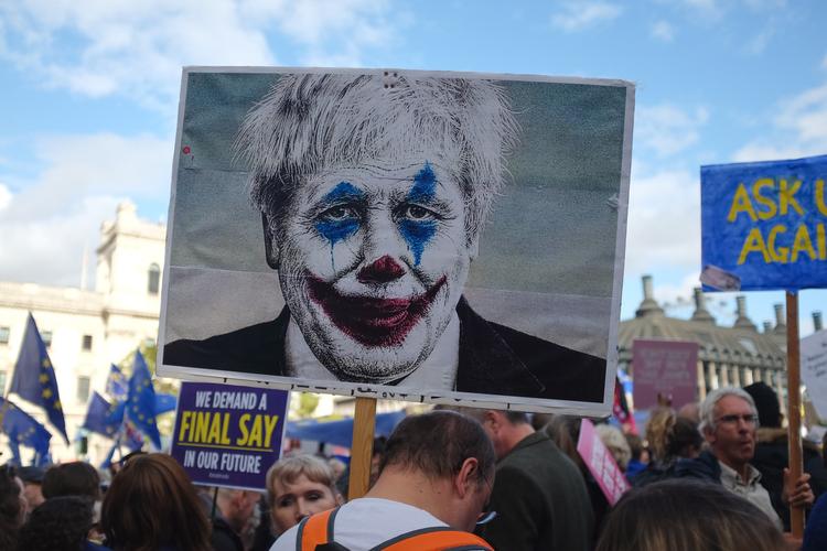 Johnson Londres tête de clown dans une manifestation 