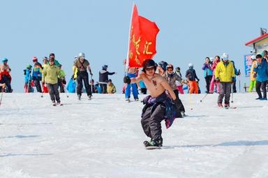 des skieurs en chine