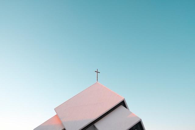 Église et croix catholique