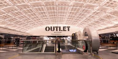 interieur du magasin Outlet Arapiles, à Madrid