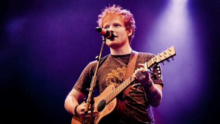 Ed Sheeran se produit en concert