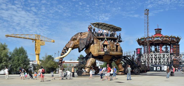 Nantes Elephant géant sur une place de la ville