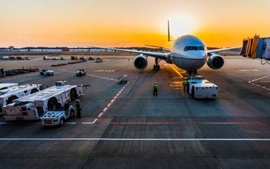 Avions à l'arrêt dans un aéroport à Dakar