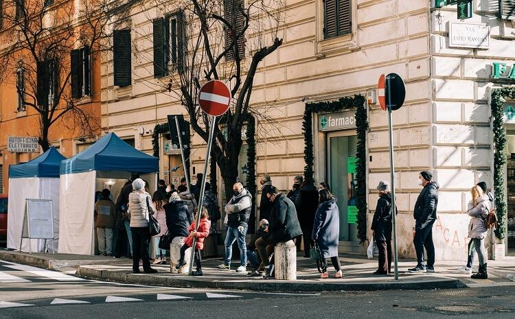 queue test covid dans la rue