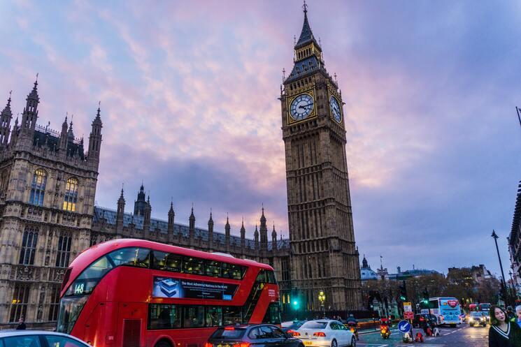 Big Ben s'élève dans le paysage londonien