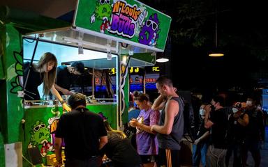 Un camion vend du cannabis à Bangkok