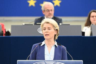 Ursula Von Der Leyen fait une déclaration à la Commission