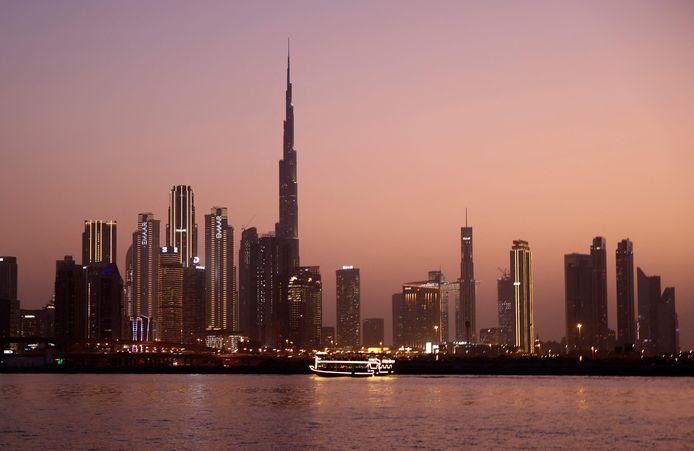 vue sur la baie de Dubai au coucher du soleil