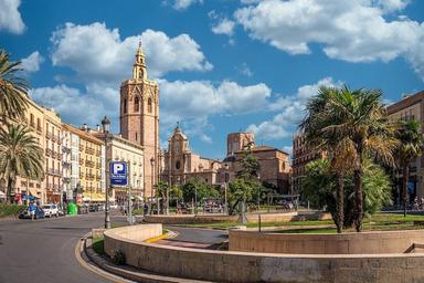 le centre ville avec une cathedrale a valencia