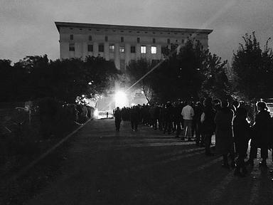 attente devant le Berghain club à Berlin