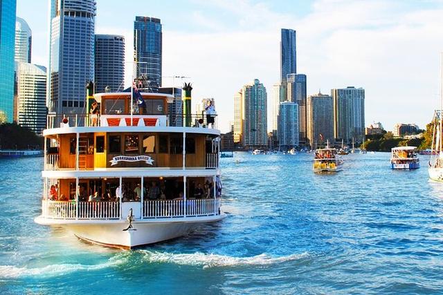 brisbane river avec un bateau d'époque