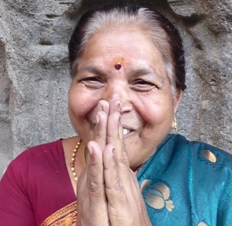 une femme du Bengale souriante