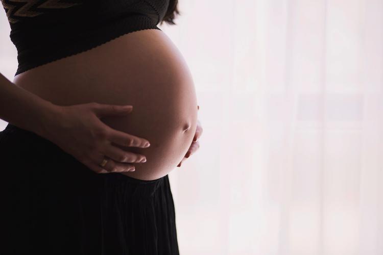 freestocks-pregancy-unsplash 