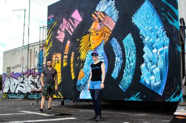 Séboh Création et Laeti devant la fresque