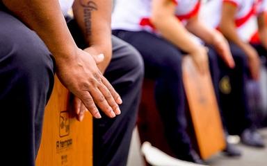 Le cajón, l'instrument afro-péruvien qui a conquis le monde