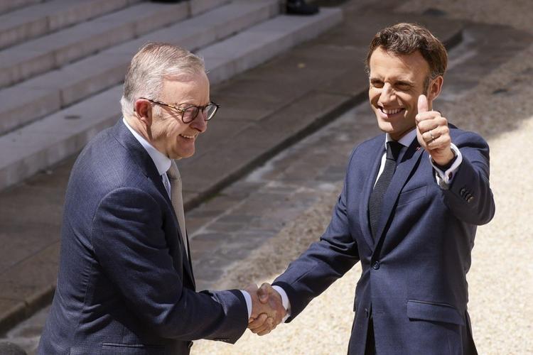 Les chefs de gouvernement albanese et macron à Paris