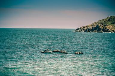 Des migrants qui traversent la manche au Royaume-Uni