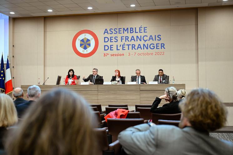 Pour la première fois en 2022, le rapport annuel sur la situation des Français établis hors de France annonce publiquement le nombre de signalement pour violences conjugales à l’étranger : 235 !