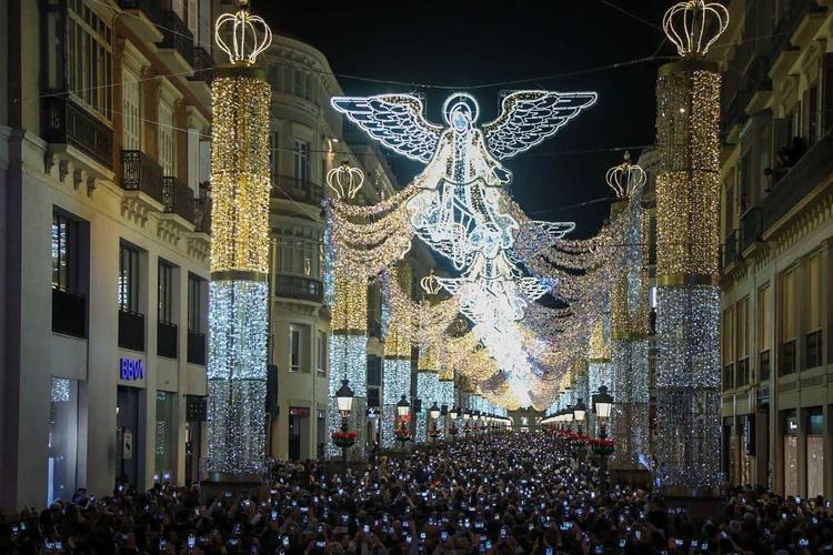 Des “Ángeles Celestiales” Calle Larios