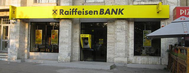 banque Raiffeisen dans les rues de Roumanie