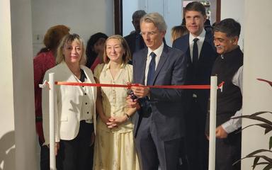 L'ambassadeur de France en Inde coupe le ruban pour l'inauguration de l'AF Chennai