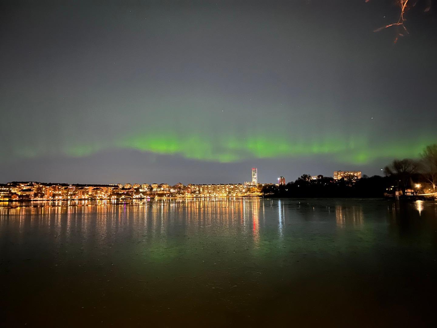 Aurore boréale dans le ciel de Stockholm