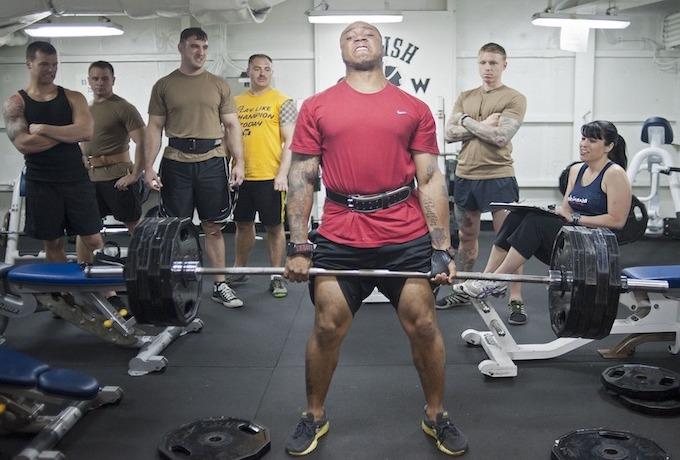 sportifs dans un gymnase