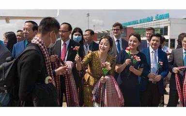 Premier touriste chinois arrivant à Phnom Penh