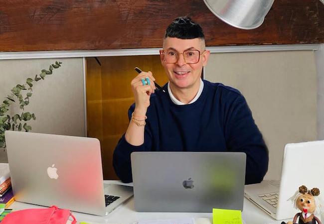 Jesus diaz de vivar à son bureau