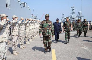 Le ministre de la défense Tea Banh inspecte les progrès de la construction du centre de modernisation de la base navale de Ream