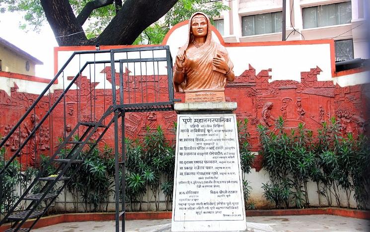 Le buste de Savitribai Phule à Pune en Inde