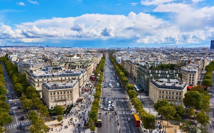 Comment Paris va-t-il se réinventer pour accueillir les Jeux Olympiques de 2024 ? our Eiffel, Concorde, stade de France... Découvrez les sites qui pourront faire chanter le coq français. 