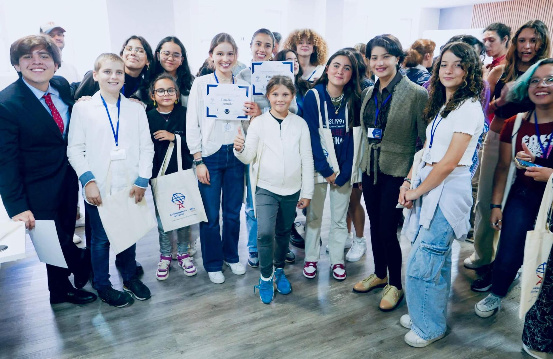 Photo de groupe candidats ambassadeurs ambassadrices en herbe