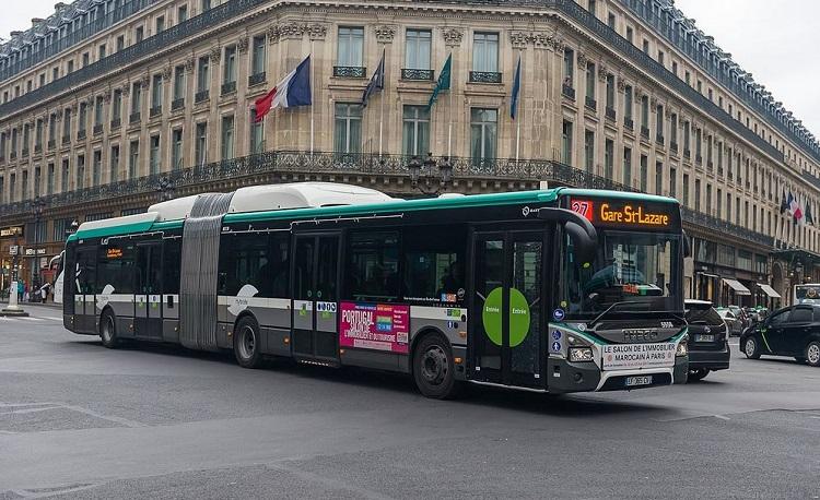 autobus IVECO à Paris