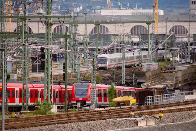 Trains de la DB © Christian Lue - Unsplash