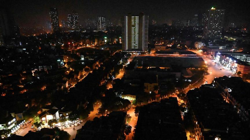 hanoi est plongé dans le noir le soir 