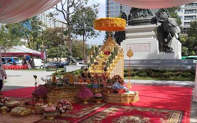 Bénédiction du monument aux morts de Phnom Penh