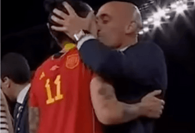 baiser forcé de Luis Rubiales à une joueuse de foot