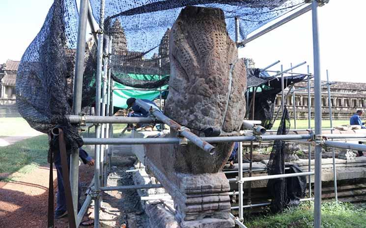 balustrade et de l'escalier Naga au sud du temple d'Angkor Vat 2