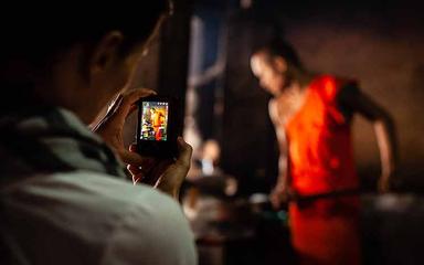 Cliente en action lors d'un tour photo à Siem Reap - Regis Binard