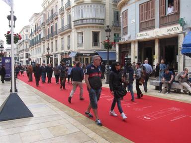 Touristes sur le tapis rouge du Festival de Malaga