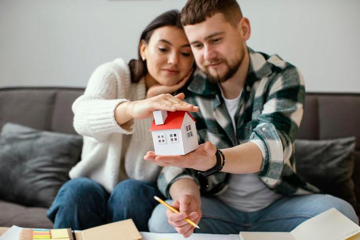 un couple projette d'avoir une maison en Espagne