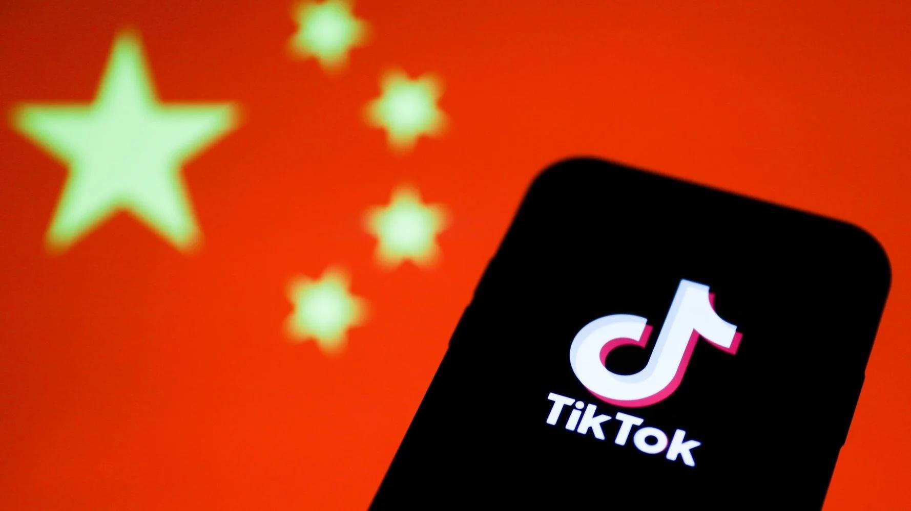 tiktok et un drapeau chinois