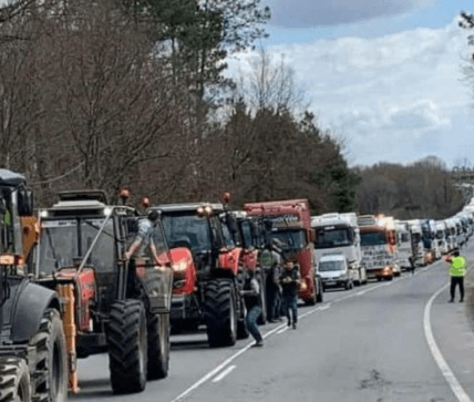 tracteurs et routiers en greve espagne