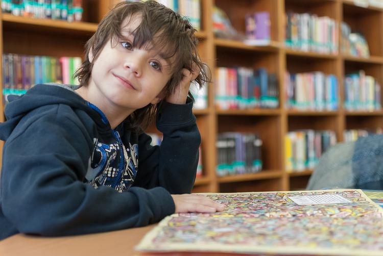 enfant_lecture_bibliotheque