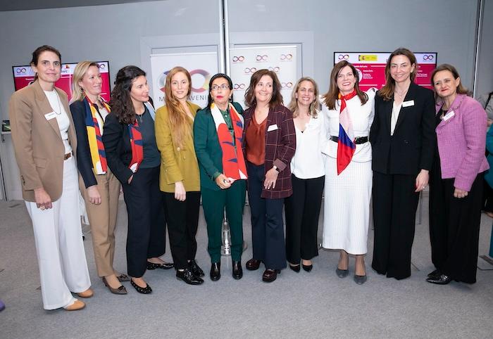 photo de famille Mujeres Avenir debat sur IA