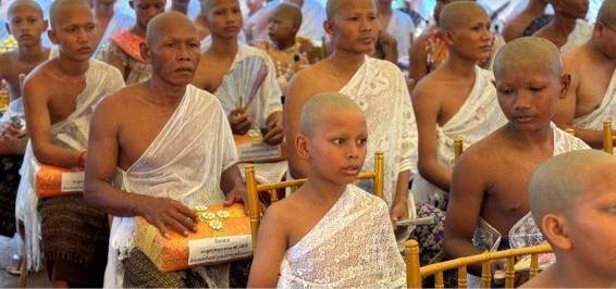 Ordination de masse à Angkor