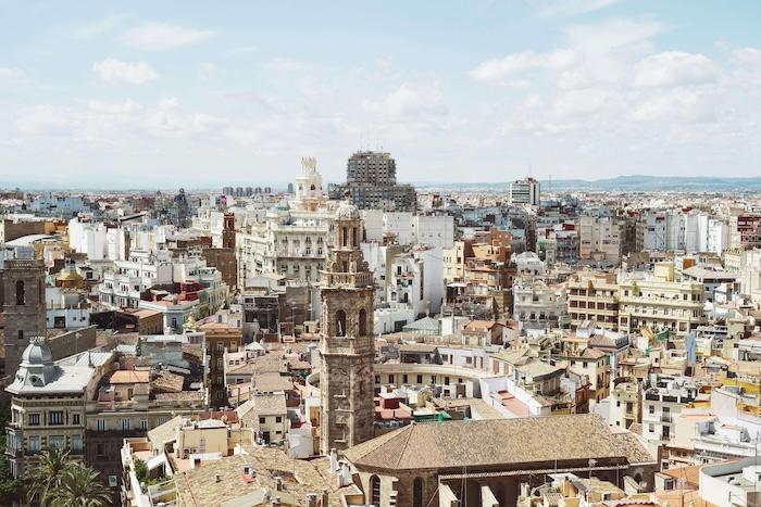 vue en hauteur de valencia avec le micalet