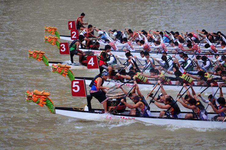 Des courses de dragon boats sont organisées les 22 et 23 juin sur Bedok Reservoir.