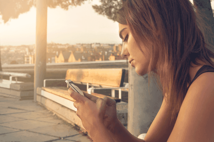 femme au telephone